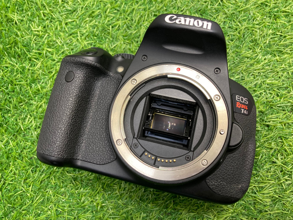 Canon Rebel T4i Kit 18-55mm IS II 14.000 кадров
