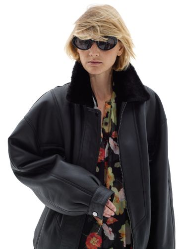 Черная кожаная оверсайз дубленка с отложным воротником