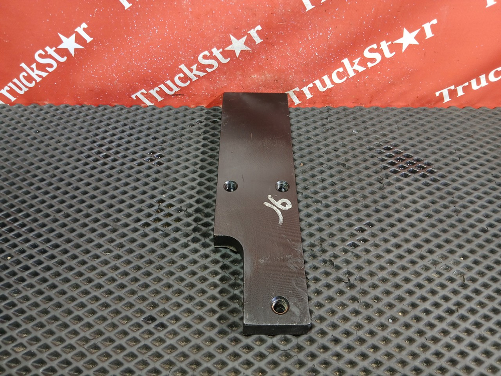 Кронштейн задней рессоры правый 2023г