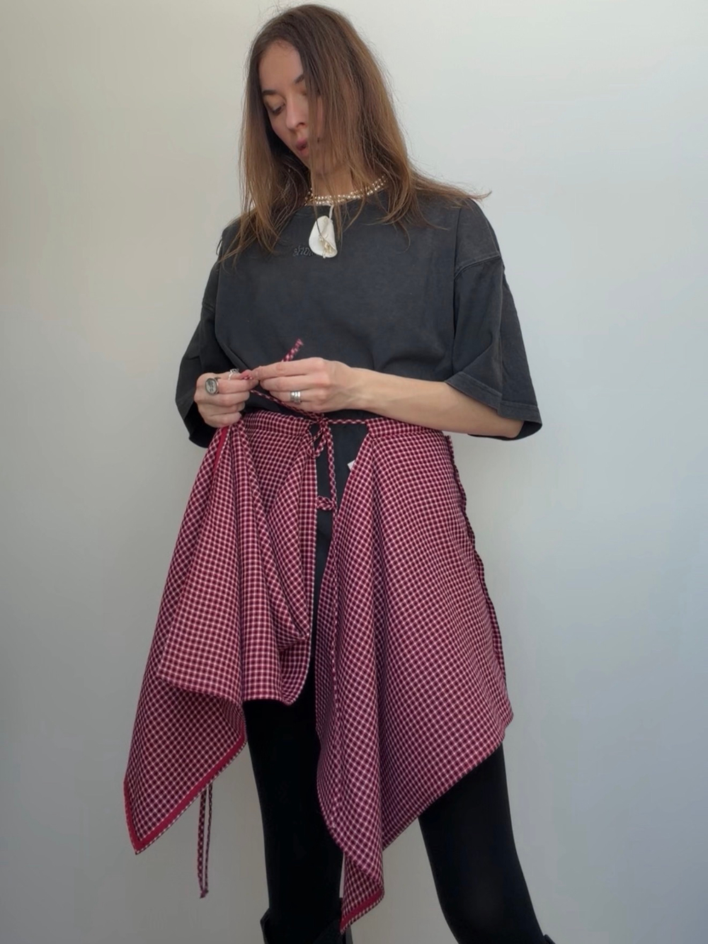 Баска-фартук с кулисками из малиновой шерсти