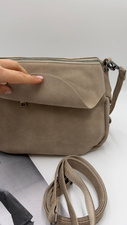 Сумка женская натуральная замша артикул 642-5 цвет "бежевый"