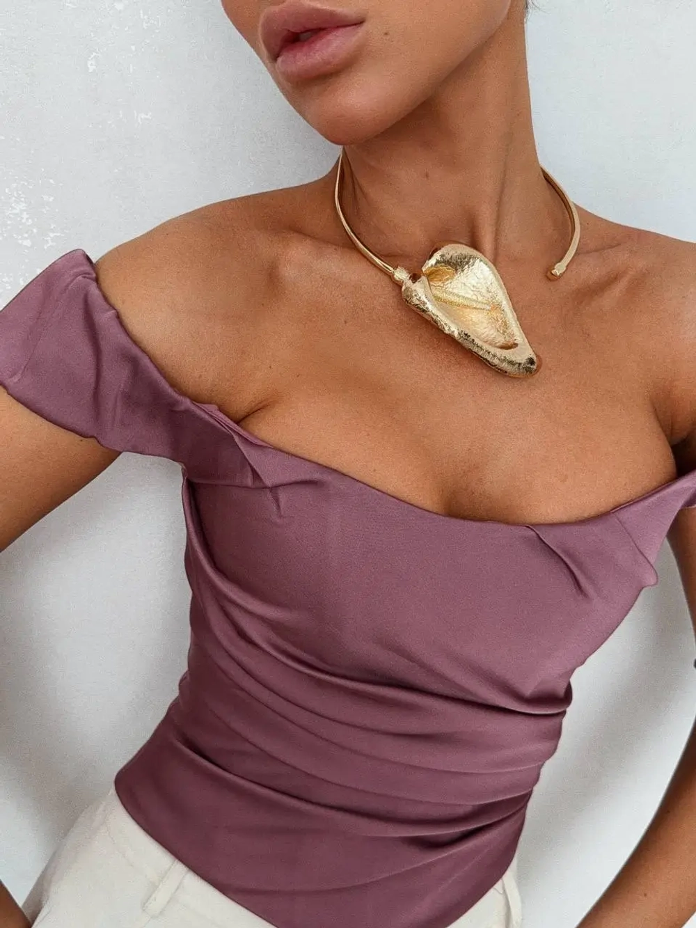 Колье-чокер Калла, Золотой