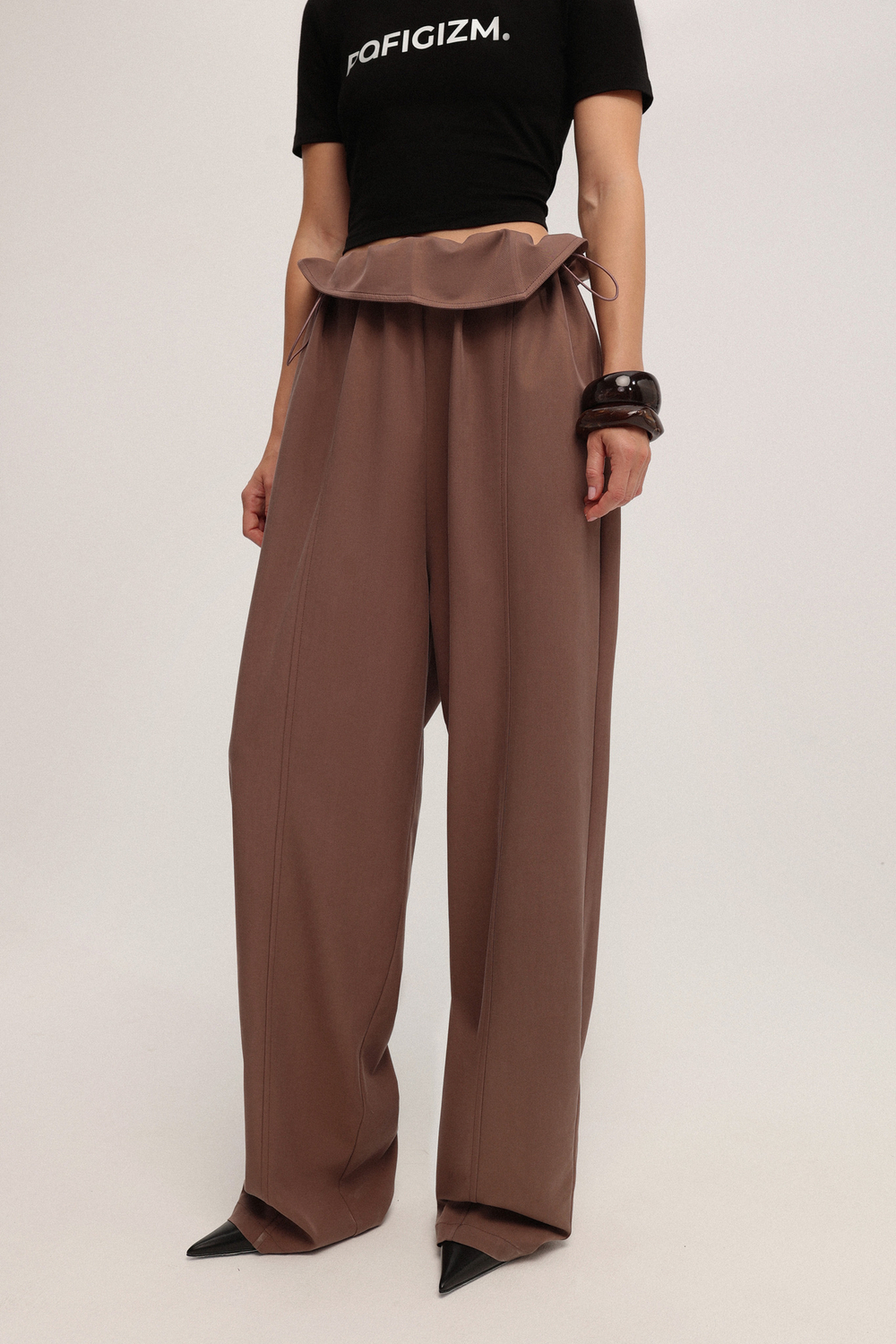 Брюки о-силуэта на кулисе