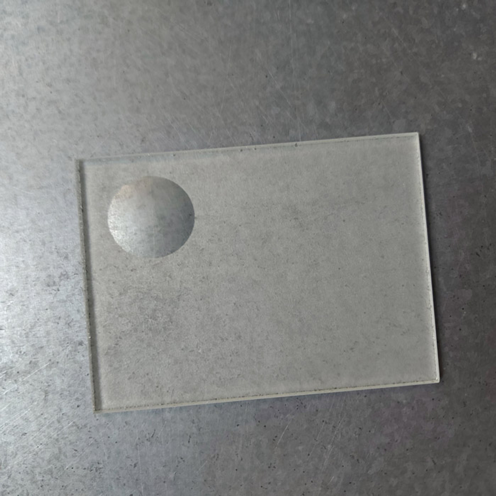 Стекло стоматологическое с 1-й лункой 70х90х4, 1шт.