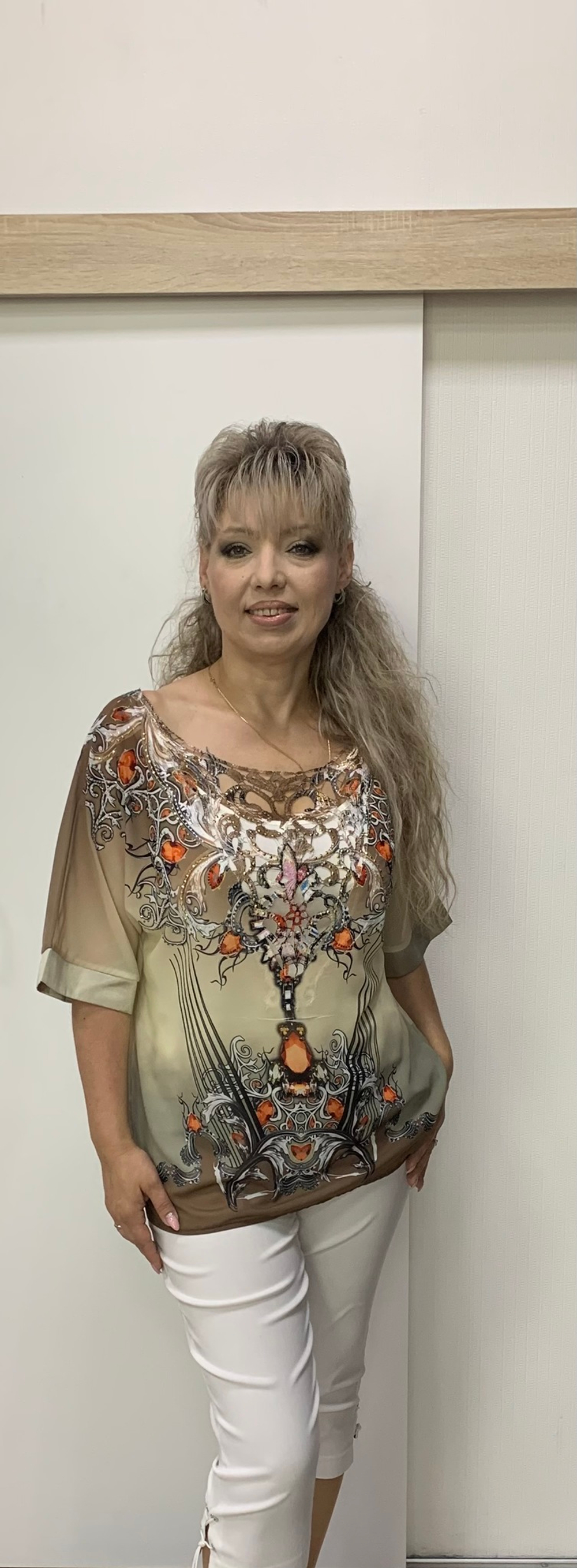 Нарядная цветная двойка с ажурным оформлением