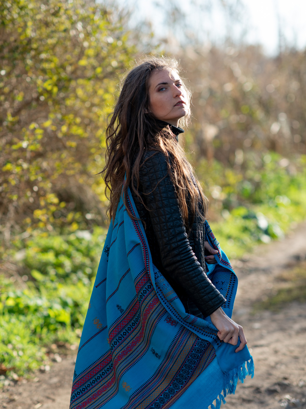 Шаль с гуджаратской вышивкой