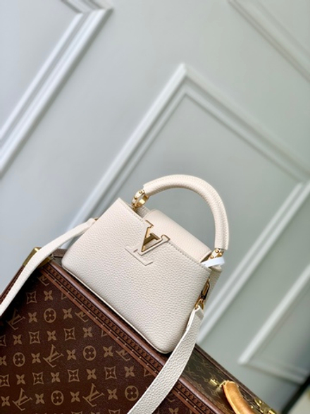 Louis Vuitton Capucines Mini