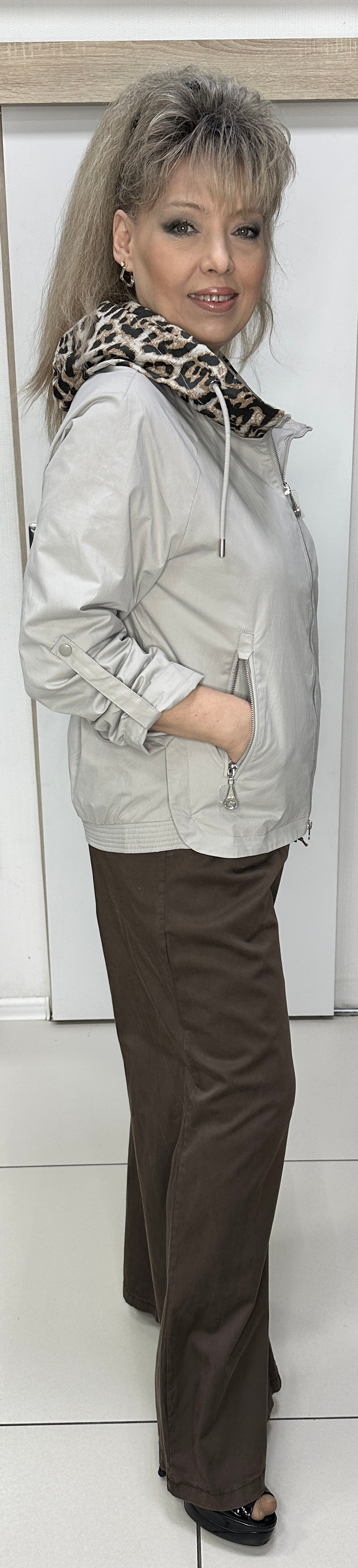 Куртка-ветровка с леопардовым принтом