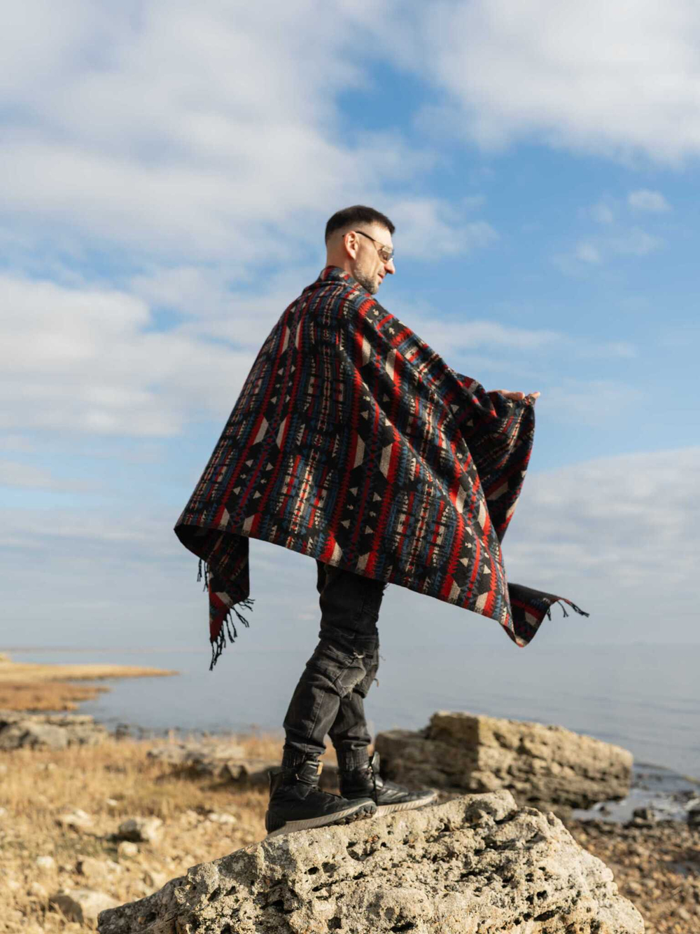 Шарф теплый с индейским орнаментом