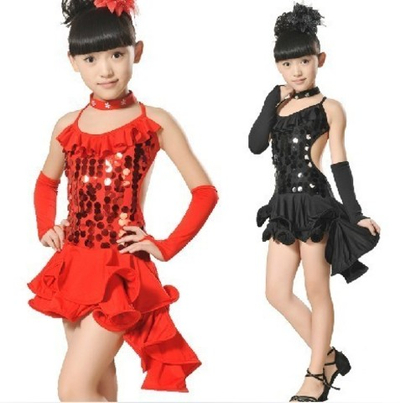 Платье детское с ассиметричным рюшевым подолом и пайетками