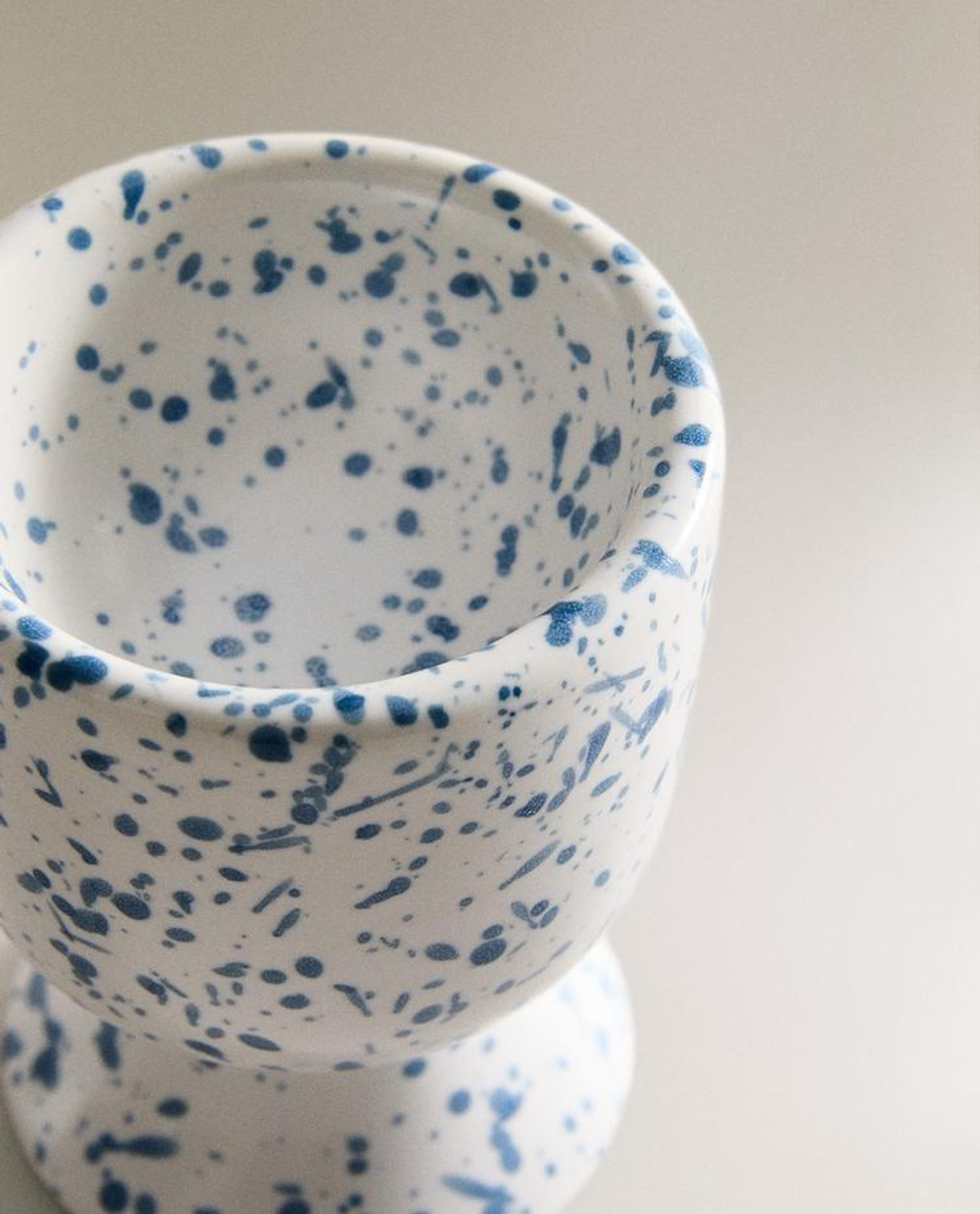 ZARA HOME ПОДСТАВКА ДЛЯ ЯИЦ С КОНТРАСТНЫМ УЗОРОМ, СИНИЙ