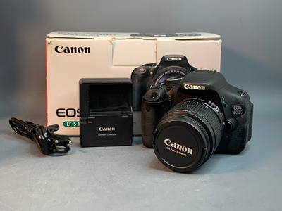 Canon 600D kit 18-55mm 3.5-5.6 IS ll 15.700 кадров