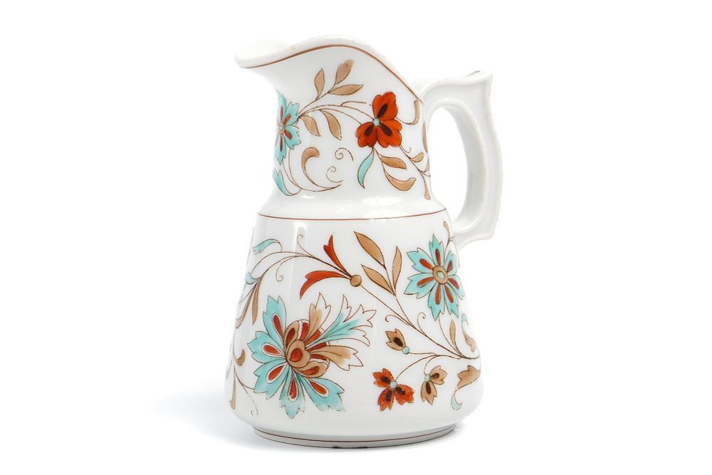 Антикварный молочник с цветочной росписью в стиле модерн