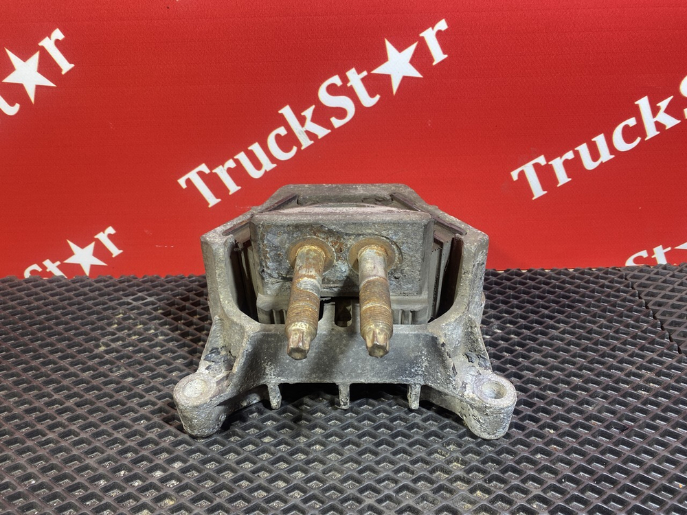 Подушка двигателя задняя