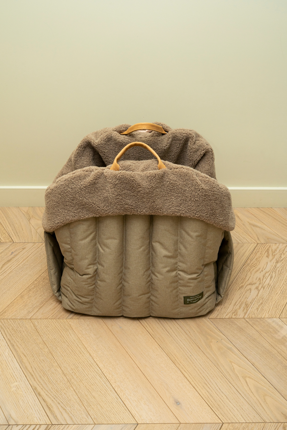 Комплект: Автокресло бежевое + чехол меховой