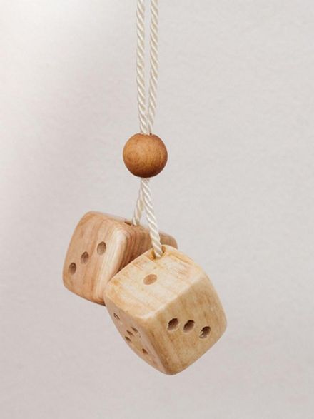 Сувенир-подвеска "Кубики/Кости" из можжевельника