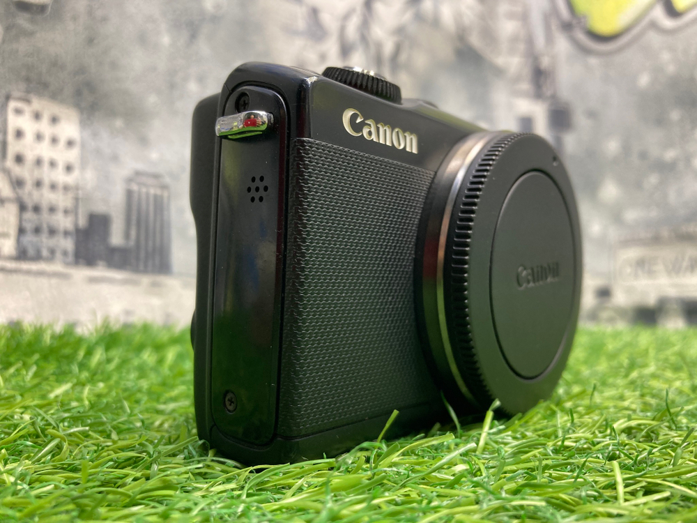 Canon EOS M100