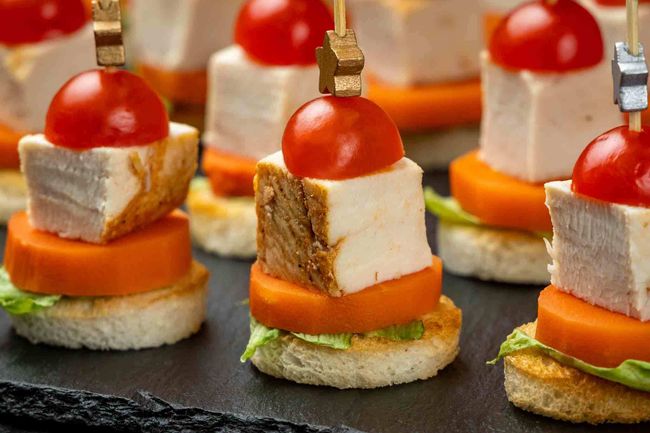 Канапе с копченным куриным филе, 20 шт.