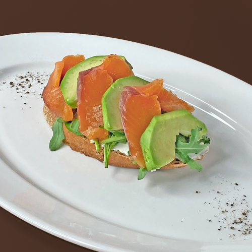 Брускетта с сёмгой, авокадо и творожным сыром