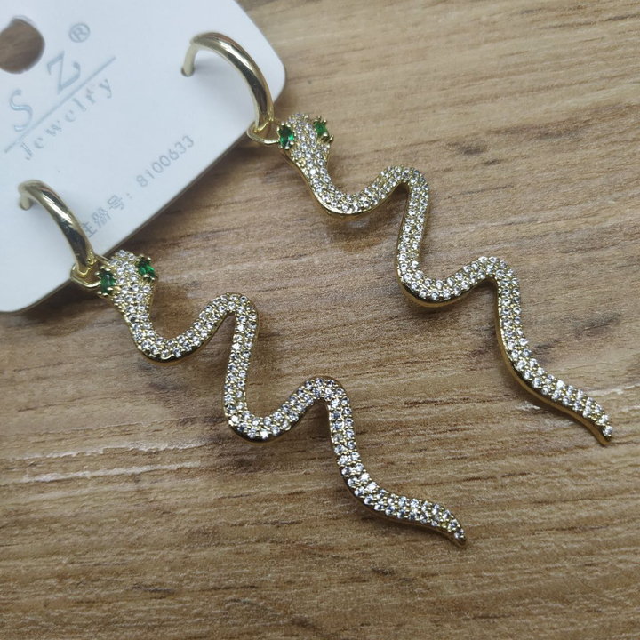 Серьги кольца подвеска Змея 50 мм стразы серебристые глаза зеленые металл золотистый