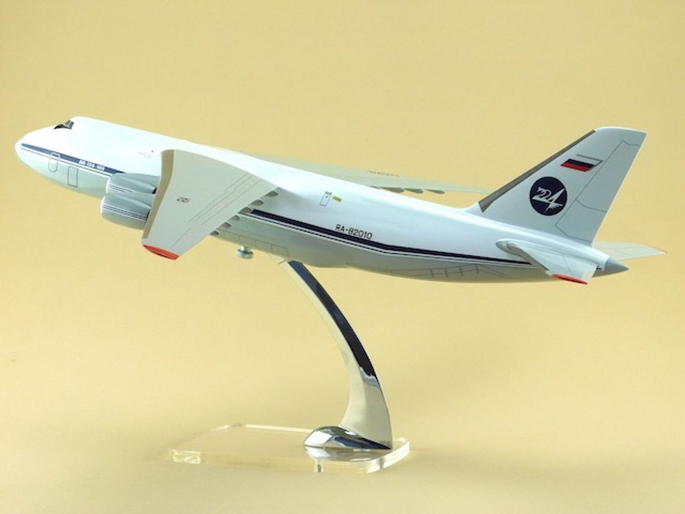 Модель самолета Ан-124-100 (М1:144, 224ЛО)