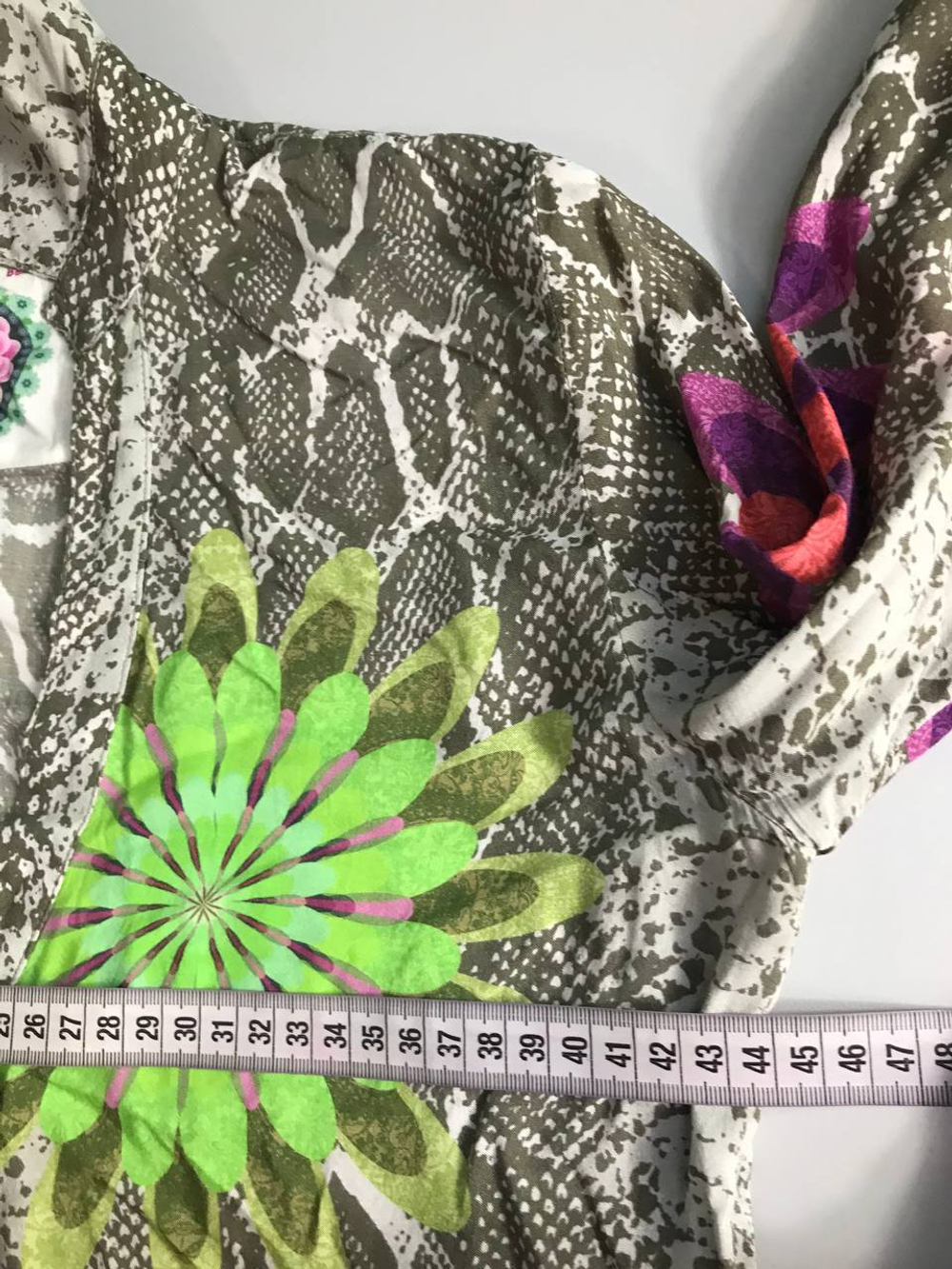 Блузка Desigual яркая, визуально на 44 размер