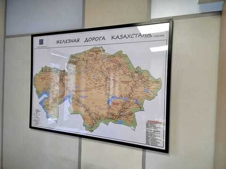 Размер карты 100 см на 140 см + Картон + Клей + Подрамник (для усиления) + Рамка (багет)+ оргстекло 3 мм + Клей + Подрамник (для усиления) + Рамка ( цвет на выбор) глубокая 2*3 + Доставка спец.машина  + Навеска