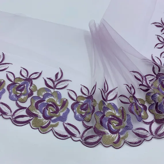 Вышивка на сетке лаванда (левая) 20 см