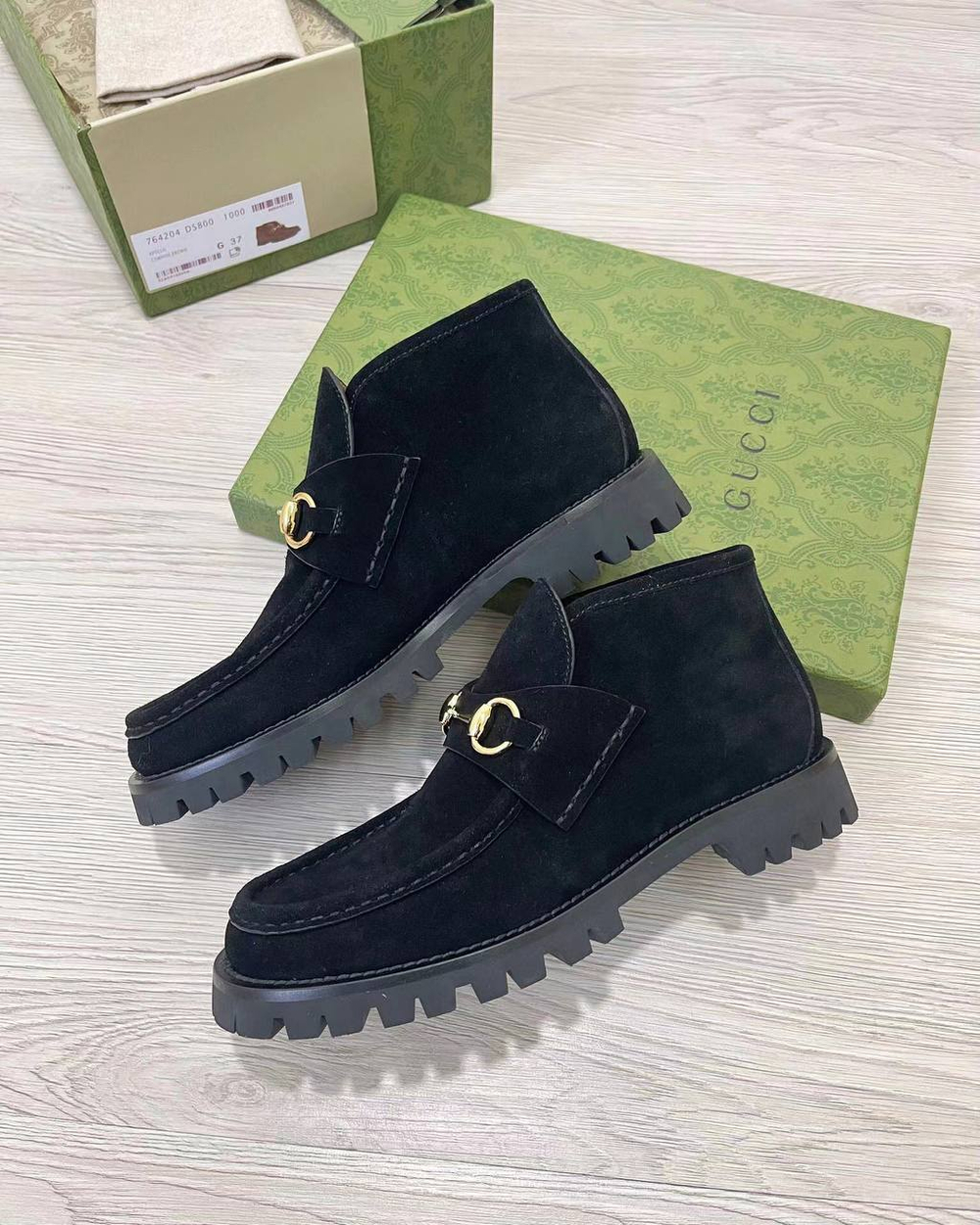 Женские ботинки Gucci черные с золотым элементом