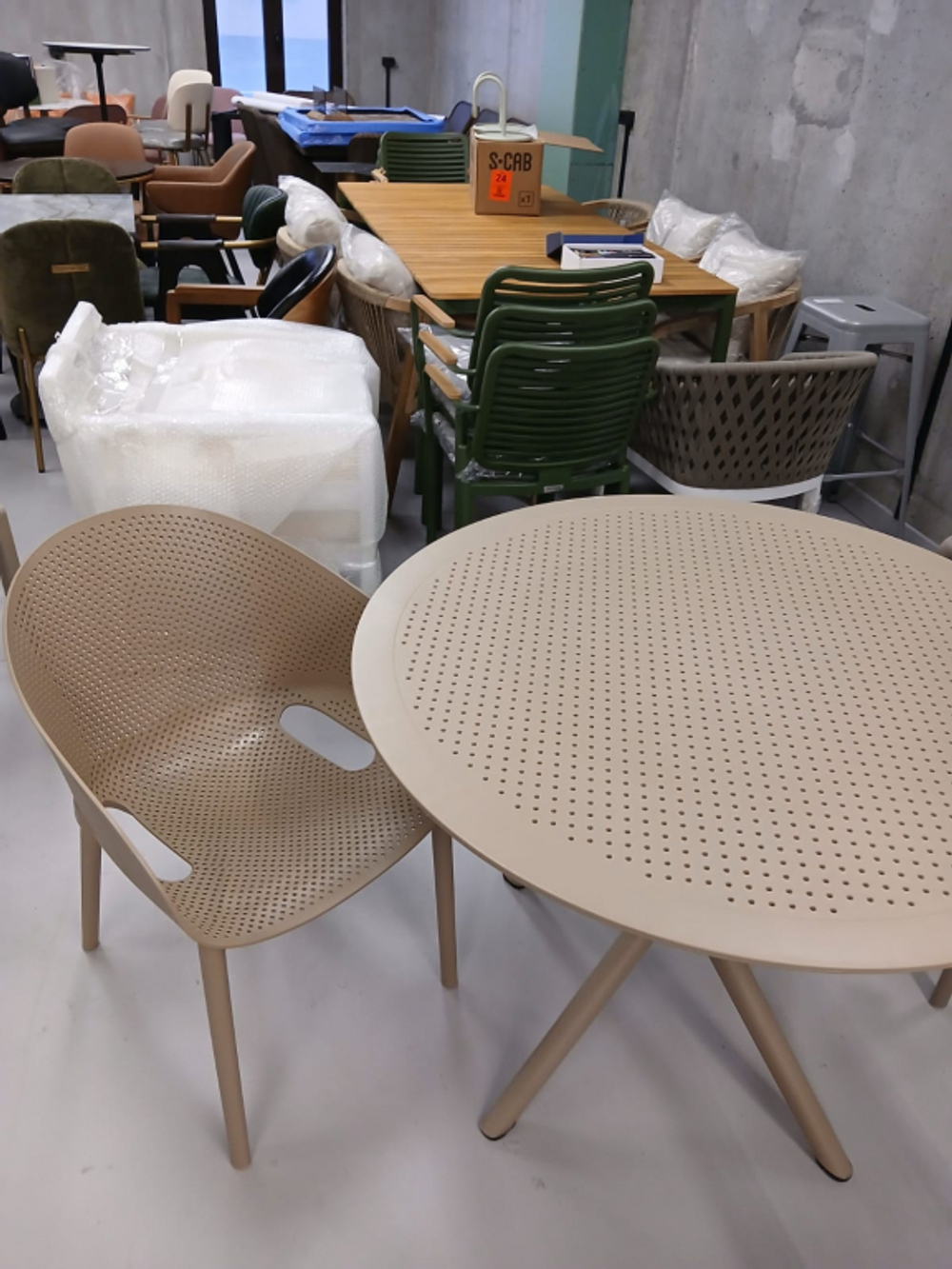 Стол пластиковый Sky Table Ø105