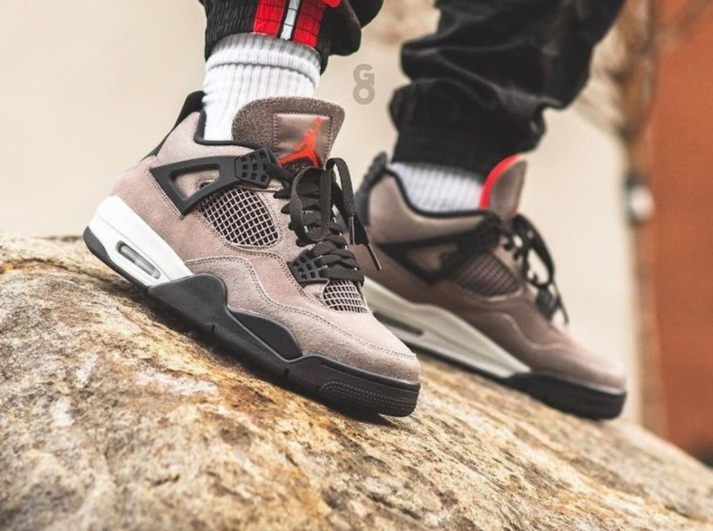 Air Jordan 4 “Taupe Haze” Oil Gray