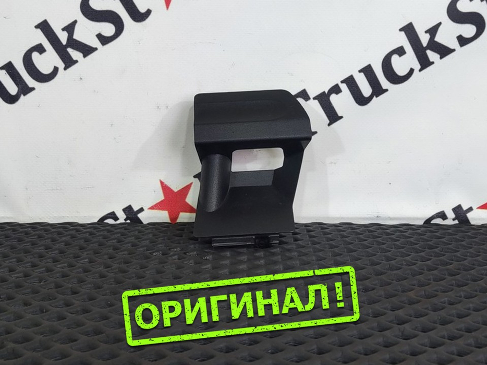 Заглушка решётки радиатора левая 2018г.