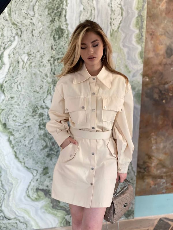 Платье, накладные карманы, верх клепки