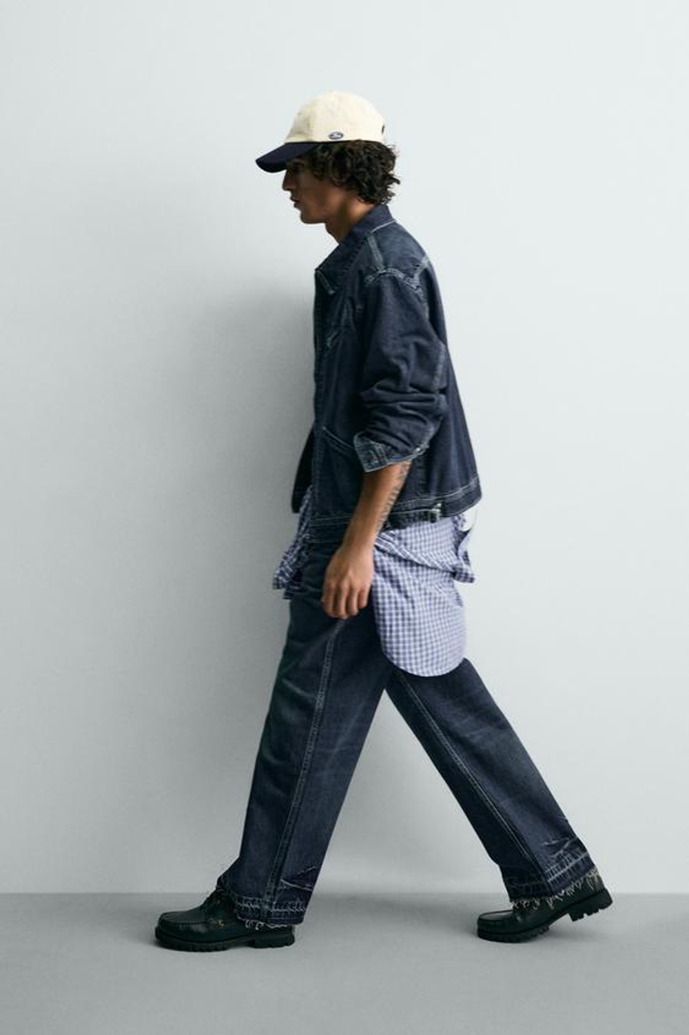 ZARA Х FORD ДЖИНСЫ RELAXED FIT С НАШИВКОЙ, СИНИЙ