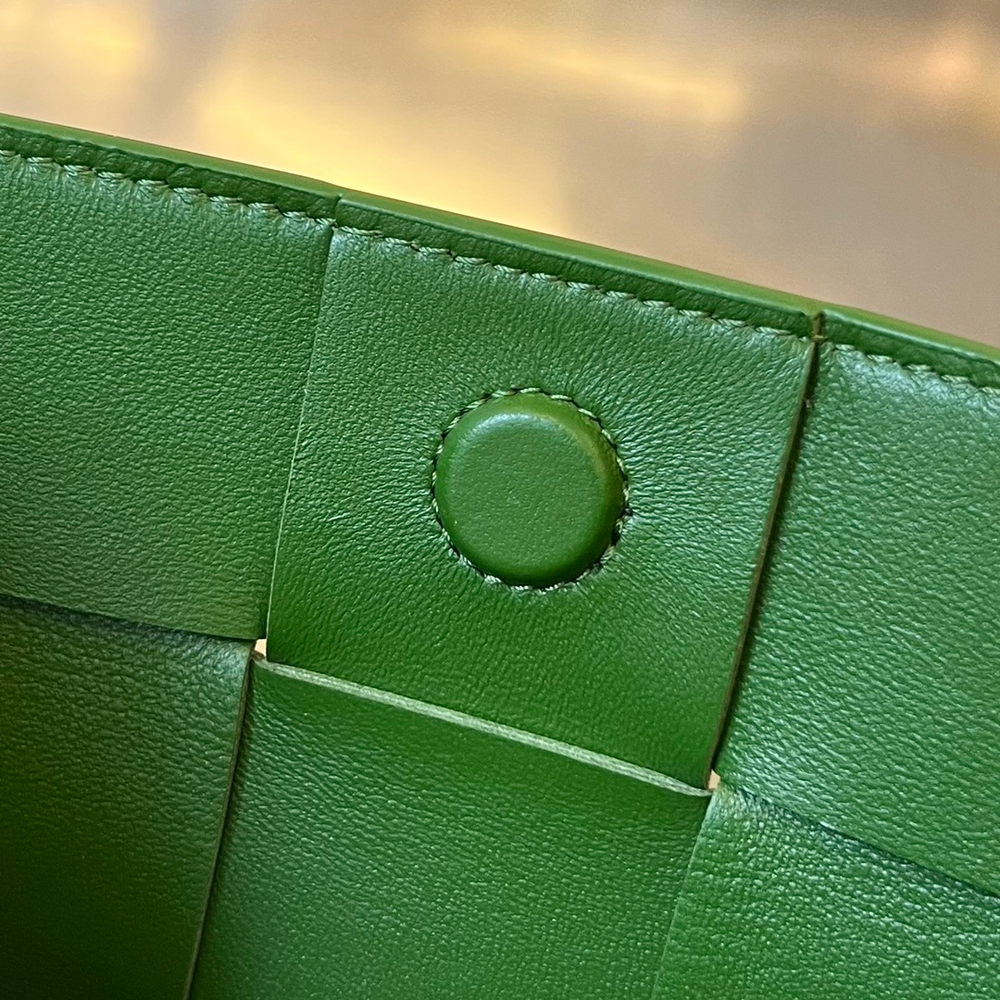 Bottega Veneta Cassette Pouch On Strap 22 cm