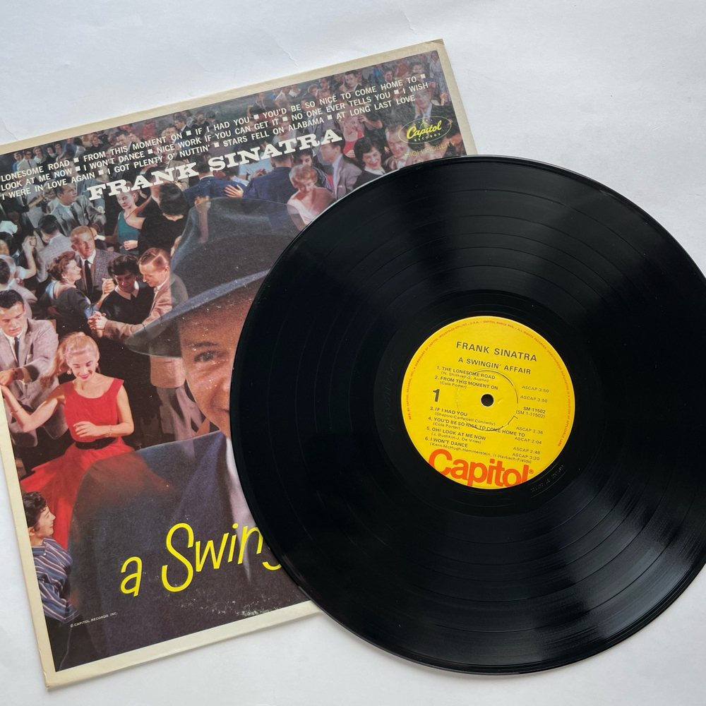 Винтажная виниловая пластинка LP Frank Sinatra A Swingin Affair (США 1976)