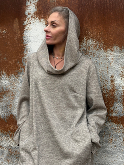 Платье Assassin / не знаем какой это цвет / красивый