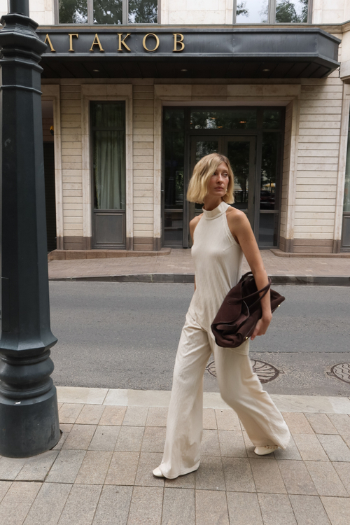 Топ из трикотажа косички асимметричный кремовый