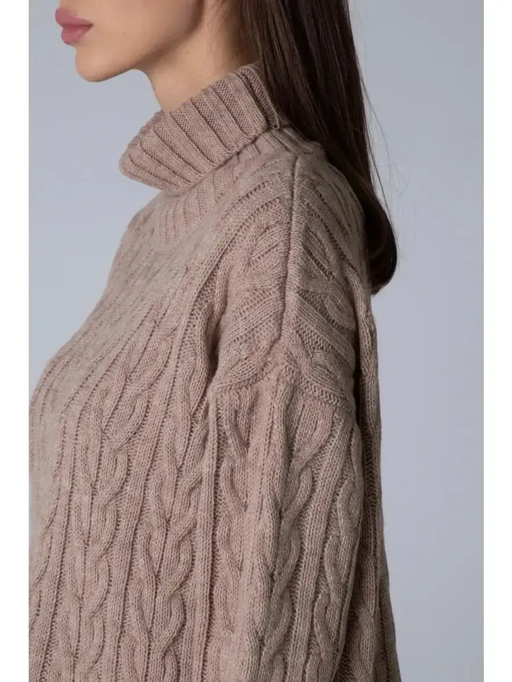 Водолазка с косами