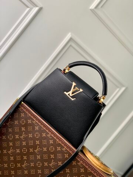 Louis Vuitton Capucines MM