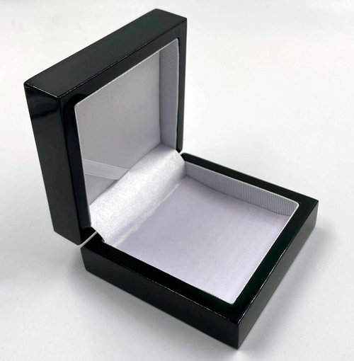 Футляр деревянный / лента в крышке, 80х80х34мм