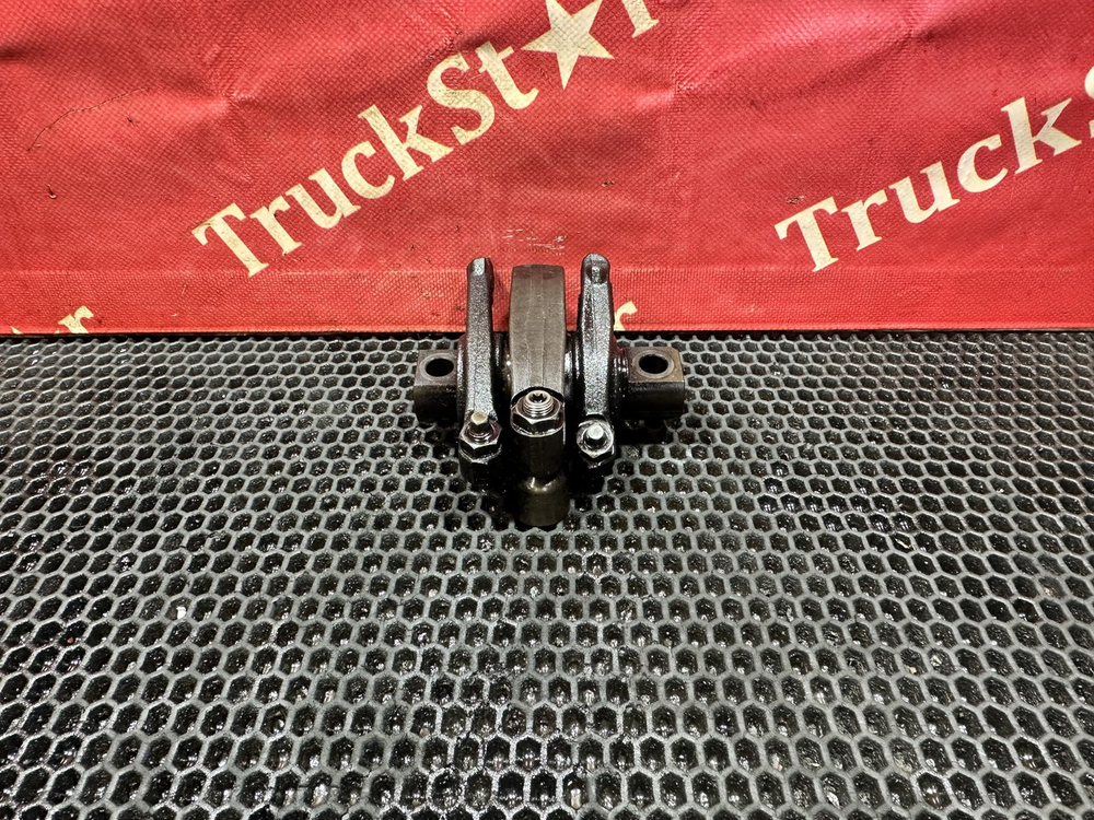 Вал рокеров в сборе