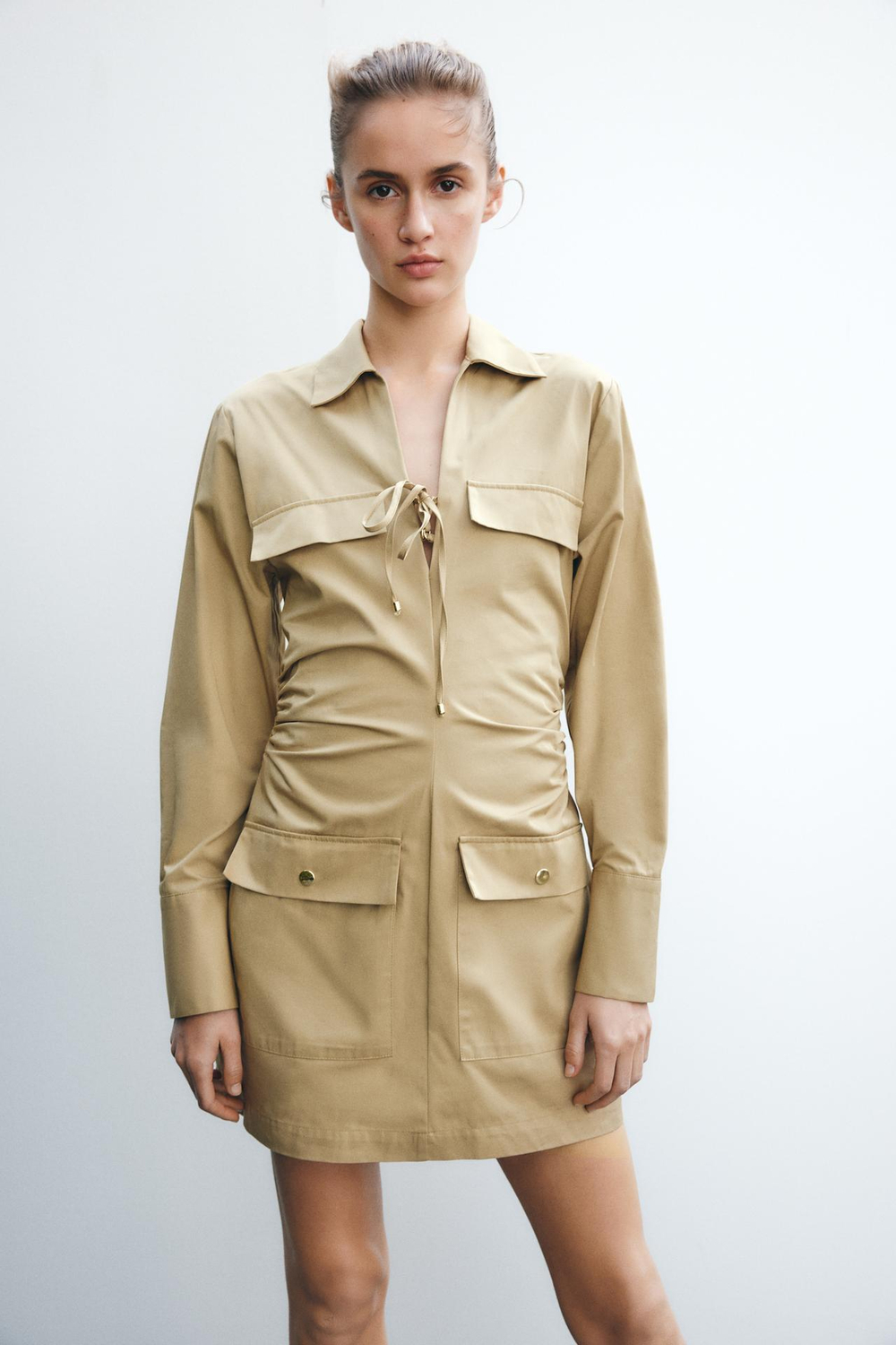 ZARA МИНИ-ПЛАТЬЕ С КАРМАНАМИ, БЕЖЕВЫЙ