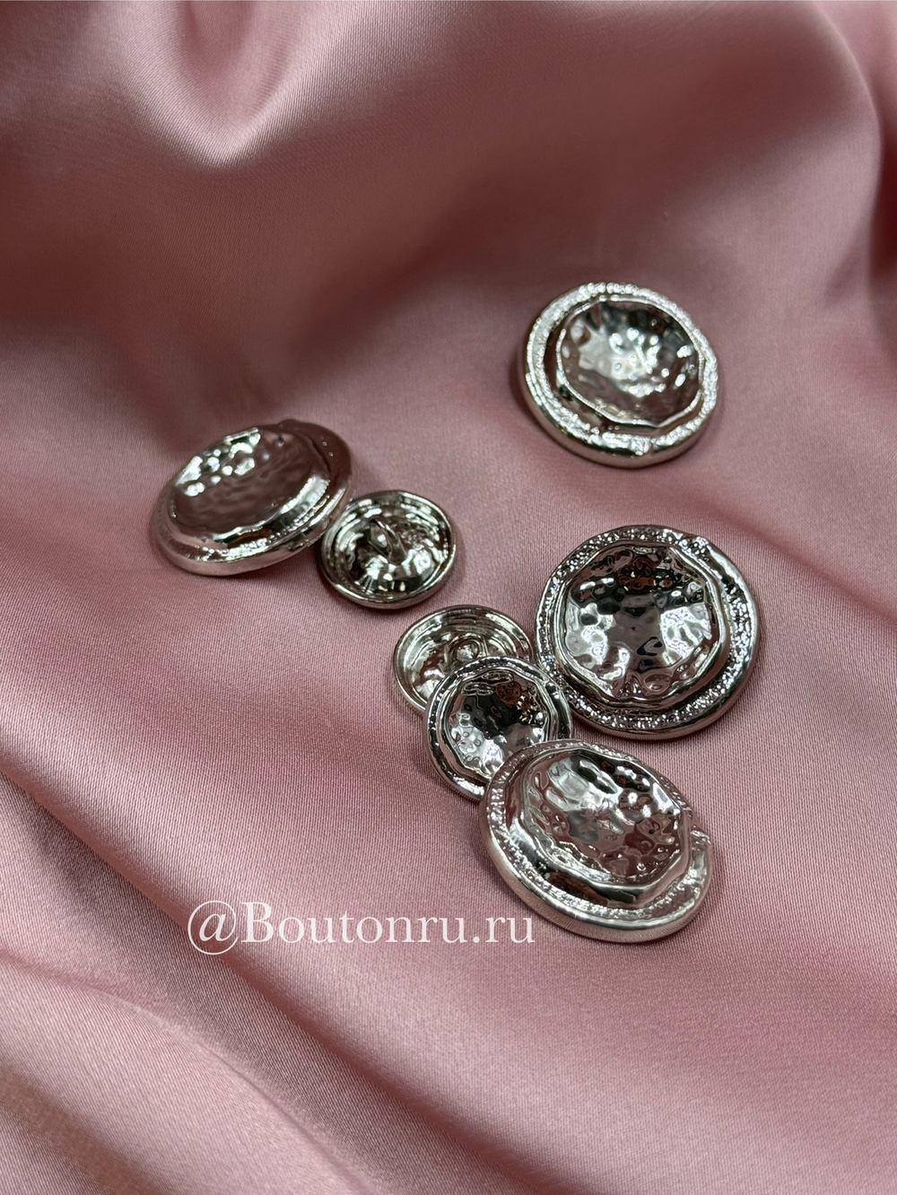 Пуговицы серебристые с углублением в центре