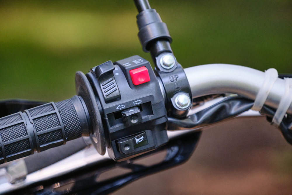 Z3Y Black/White Stinger