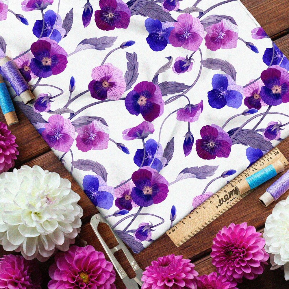 Ткань таффета насыщенные фиолетовые анютины глазки на белом фоне