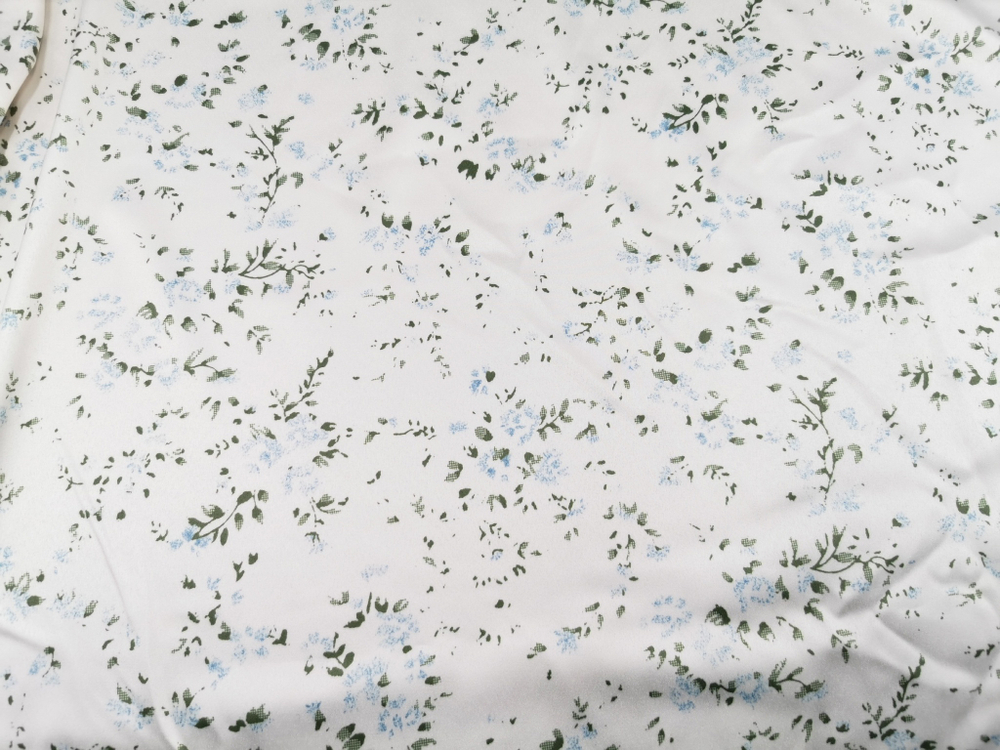 Эластичный бельевой атлас-стрейч, голубые цветы на кремовом фоне, (Арт: ASP-008)