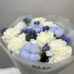 «Нежность в облаках» с диантусами и хлопком