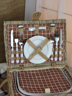 HOLYDAY BASKET Набор для пикника с термосумкой и пледом на 4 персоны