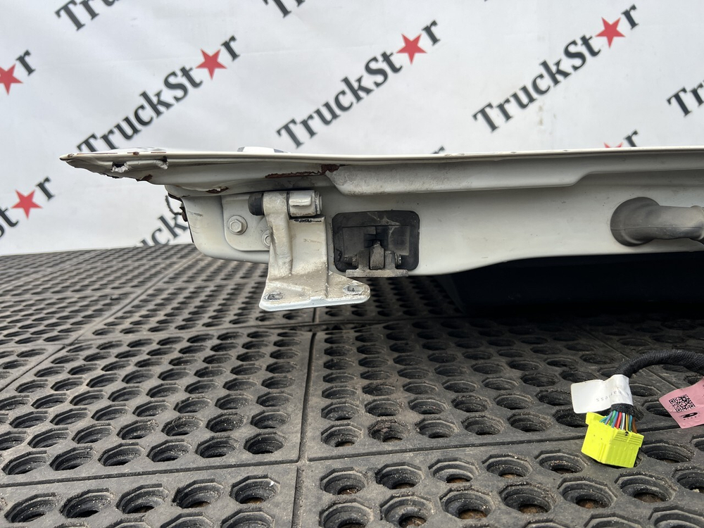 Дверь правая в сборе 2023г